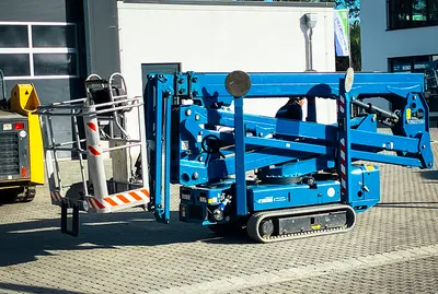 Külső munkálatok emelőgéppel