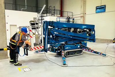 Személyemelő gép bérlés referencia